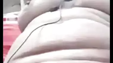 Chubby Bengali bhabhi fingering nude on video call