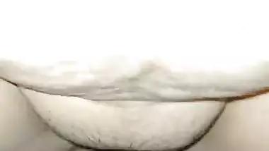 Indian Desi Jija Sali Sex Viral Video In Oyo Hotel Room Hindi audio.