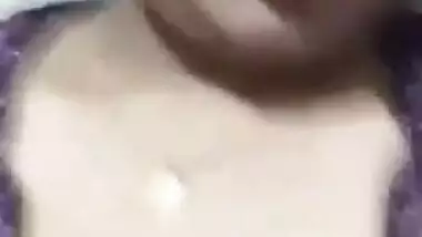Desi girl sucking her own boobs