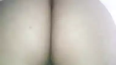 Desi Punjabi aunty inserting lipstick