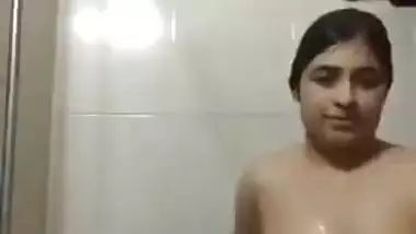 Sl girl brthroom fun