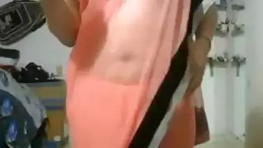 Sexy Desi Babe AAliah On Cam in Saree Without Blouse Shows Boob Pussy and Ass