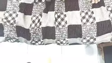 Pakistani maid spreads ass cheeks for anal XXX sex with Desi boss