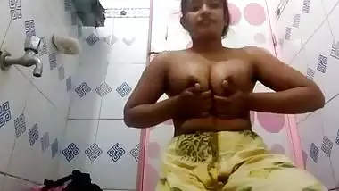Desi bathroom striptease video
