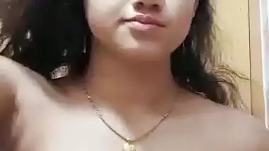 Bangladeshi TikToker girl naked boobs playing viral MMS