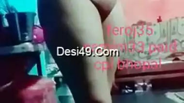 All nude Desi MILF poses for amateur camera revealing her XXX body