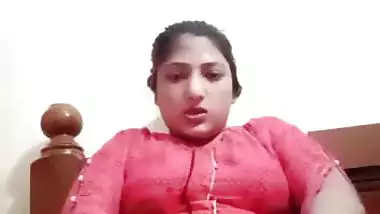 Horny girlfriend masturbating xxx pussy with rod