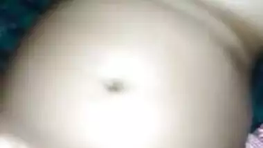 Shy Mallu Bhabi Showing Her Body