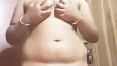 Amateur XXX videos help the nerdy Desi coed earn money for study