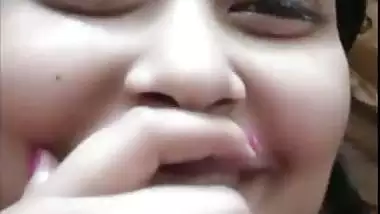 Beautiful Chamet cam girl nude round boobs showing