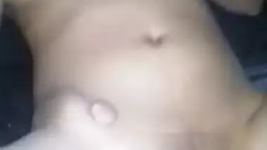 Desi XXX babe gets her pussy shaved at night time outdoors MMS