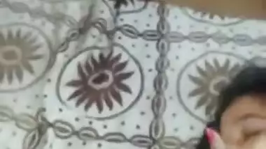 Amateur Indian guy films how he fucks XXX cunny during chudai with GF