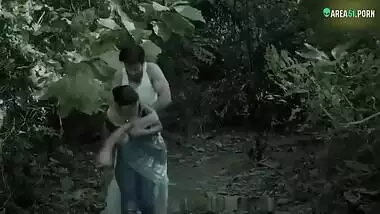 Local hoodlum Desi Bhabhi fuck In the jungle she is terrified, XXX clip