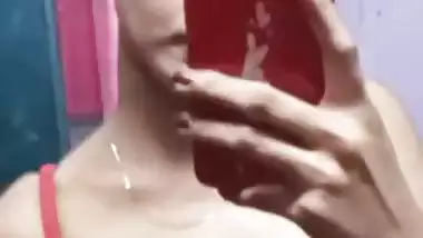 Super Indian maal playing with her nipple viral MMS