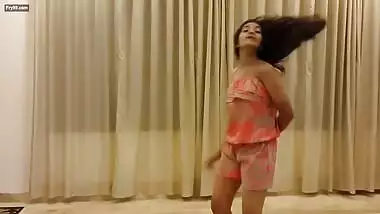 Sexy Dance Of Indian Babe – Movies