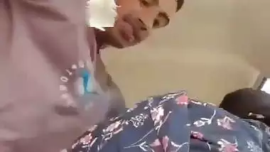 Girl seduces her lover in car and enjoys desi outdoor sex