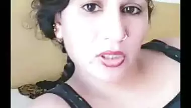 Famous Pakistani bhabhi Labba Khan showing boobs Live