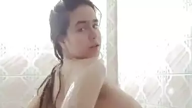 Sexy girl records her nude bathing MMS for her lover