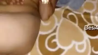 X-rated Indian doesn't feel shy to bare boobs for a homemade porn video