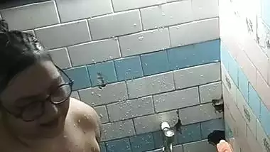 Chubby MILF bathing caught by neighbor viral MMS