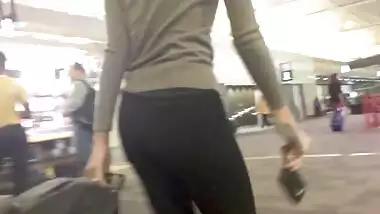 Candid coworker tight ass in motion (Indian Goddess returns)