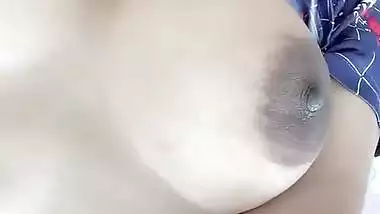 An 18 yr old hot girl shows her naked body in Pakistani sex