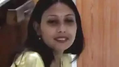 Desi xxx video of a newly wed couple having romantic sex on their honeymoon