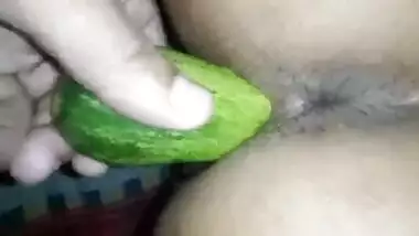 Desi girl makes sure that cucumber perfectly replaces sex toys and XXX salami
