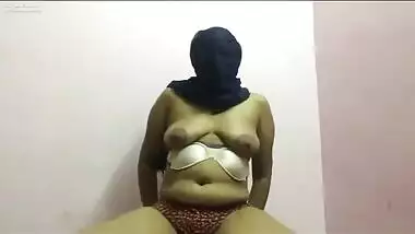 Paki webcam XXX model breaks the sex rules flashing chudai tits for all