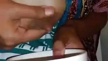 Indian wife exposes and milks her XXX boobies in a sex video blog