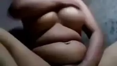 Desi Village Aunty Masturbating Video