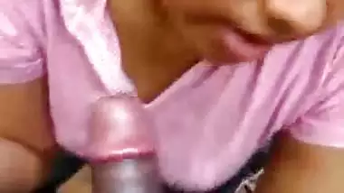 Bangla babe sucks her lover’s dick in an outdoor sex video