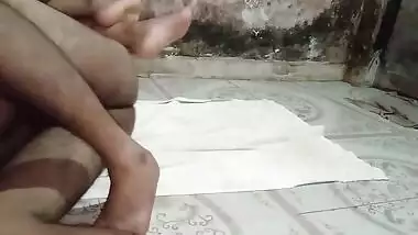 Neighbor rushes to Desi whore's house when she invites him for XXX fun