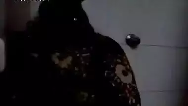 Indian MILF allows guy to film a XXX story about her sex body parts