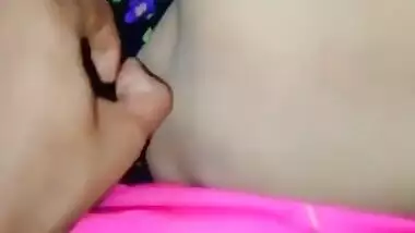 Hot Indian In Desi Hot Teacher Ke Hath Me Land Pakdba Diya Student Ne