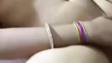 Nasty husband recording his Desi XXX wife’s nude body on camera MMS