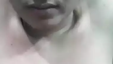 Man penetrates Desi MILF's shaved snatch with his XXX tool in MMS video