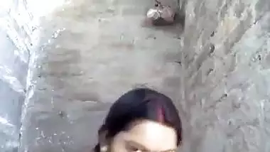 Desi Bihari Bhabhi Record her bathing Video For Lover