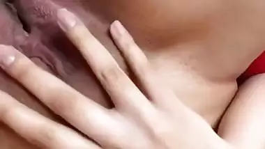 Gorgeous girlfriend naked selfie with pussy rubbing