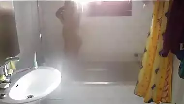 Meenal Sood Shower Show! - Movies.