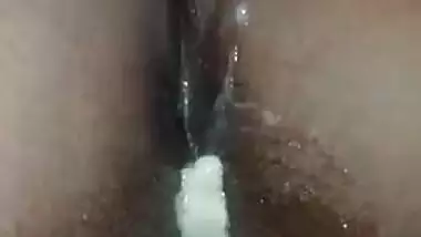 Hardcore session of Desi brunette masturbating and reaching XXX orgasm