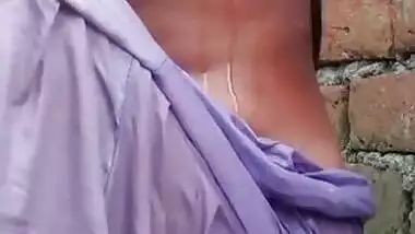 Today Exclusive-desi Bhabhi Bathing Video Record For Lover