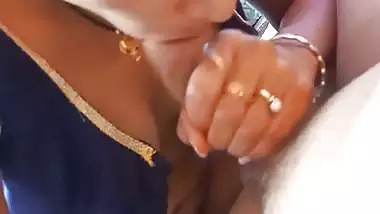 Married maid’s Tamil blowjob makes her owner cum