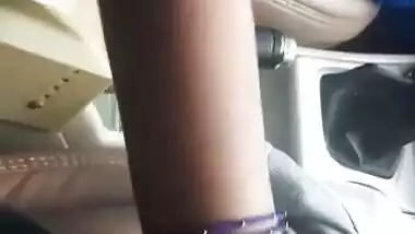 Inside car Bhabi ki chut m ungli ki or boobs dbaye and handjob too -2