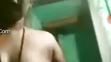 Horny client wants to see nude twat of XXX Desi model during show