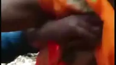 New desi MMS, Indian aunty giving blowjob village boy for money outdoor