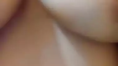 Desi Babe Showing Big Boobies