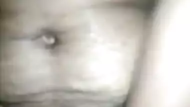 Desi mature aunty shaving her pussy hair by self and hubby recording