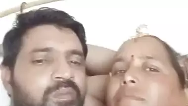 Mature aunty hugging topless big boobs viral show