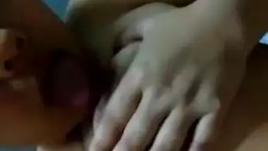 Chesty Desi teeny plays with her breasts in XXX video for lover